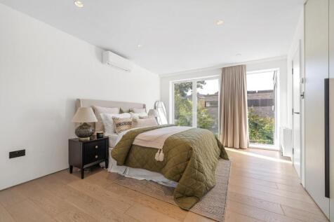 Bedroom (2).JPG