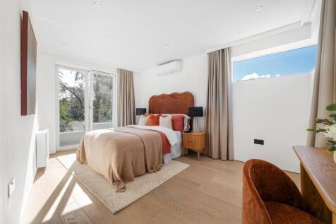 Bedroom (4).JPG