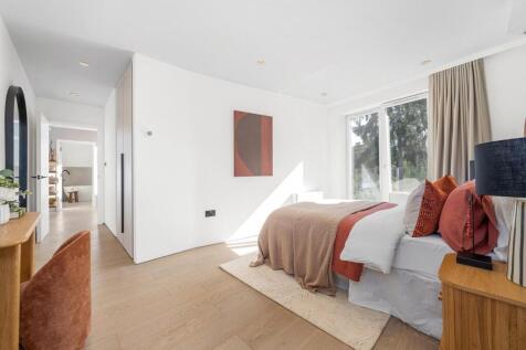 Bedroom (5).JPG