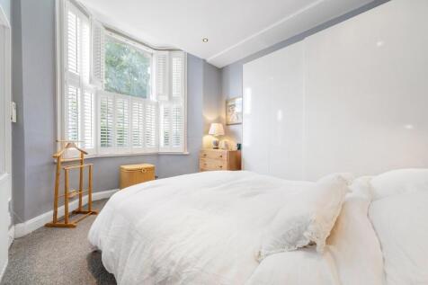 Bedroom (1).JPG