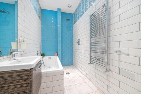 Bathroom (2).JPG