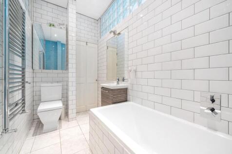 Bathroom (1).JPG
