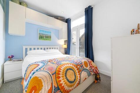 Bedroom (2).JPG