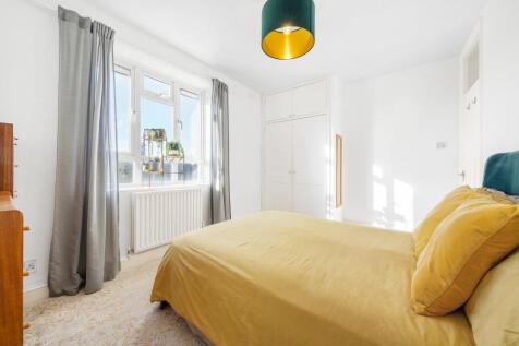 PrincipalBedroom.2.JPG