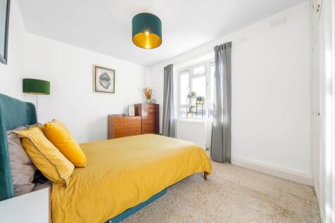 PrincipalBedroom.1.JPG