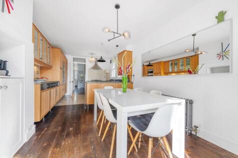 Kitchen (3).JPG
