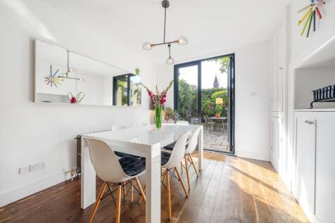 Kitchen (2).JPG