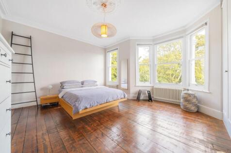Bedroom 1 (2).JPG