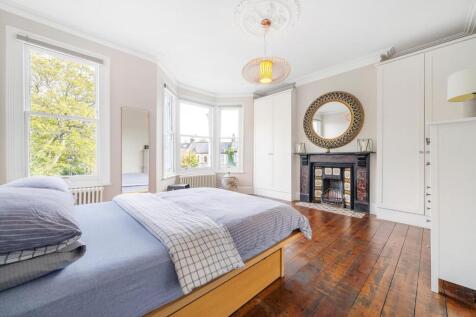 Bedroom 1.JPG