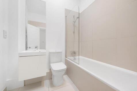 Bathroom One.JPG