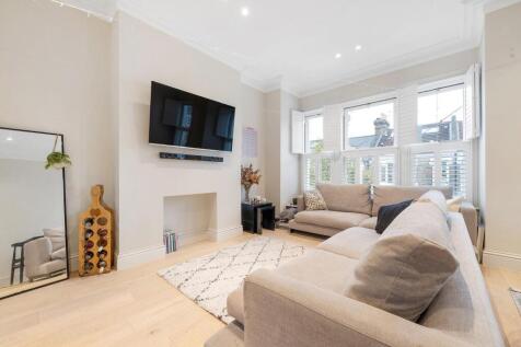 Open plan kitchen- reception (2).JPG