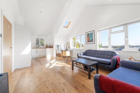 Open play kitchen/ reception (1)