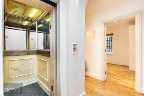 Lift/Hallway