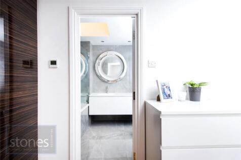 Bedroom/Bathroom