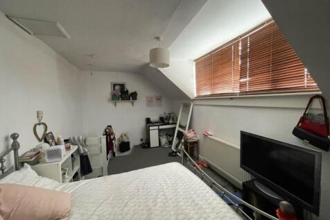 Bedroom 2 (2)