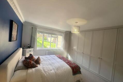Bedroom 2 (2)