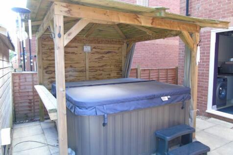 Hot tube area