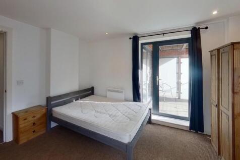 16-Cymbeline-Bedroom 2