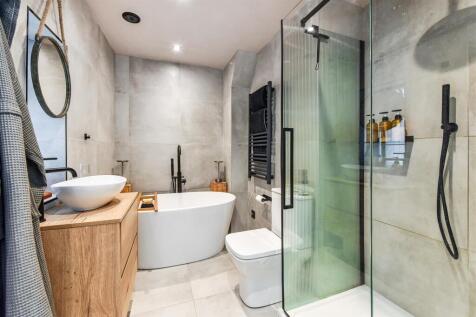 Bath/Shower Room