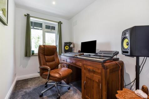 Bedroom/Study
