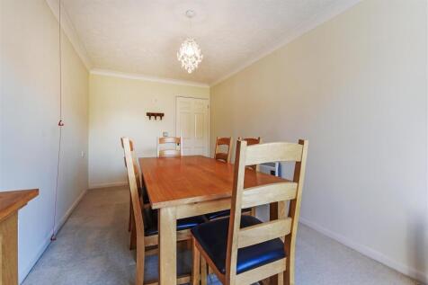 Dining Room/Bed 2