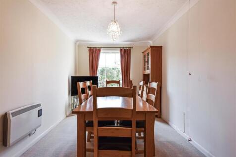 Dining Room/Bed 2