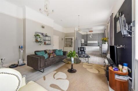 Sitting Room/Kitchen