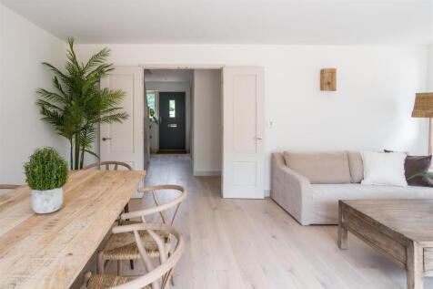 Sitting / Dining