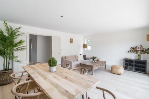 Sitting/Dining Room
