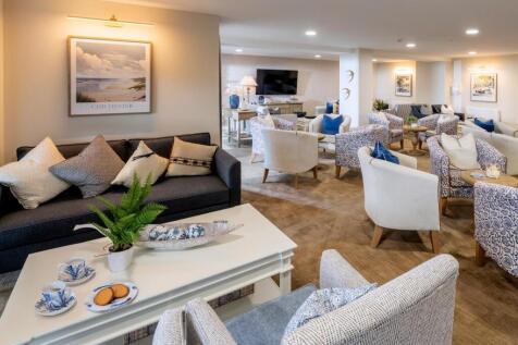 Lounge &amp; Bistro