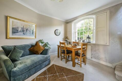 Sitting/Dining Room