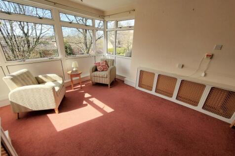 Lounge 1 of 4