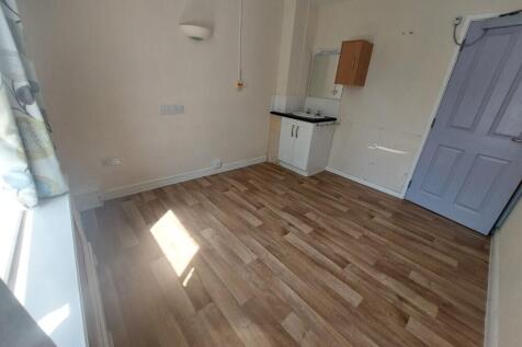 Rm18 £350pcm 