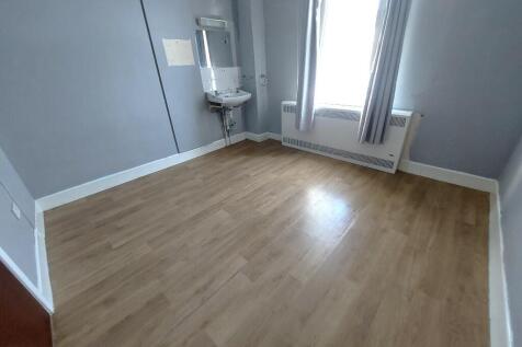 Rm3 - £425pcm