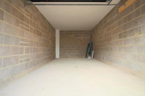 18 Nap Close Garage