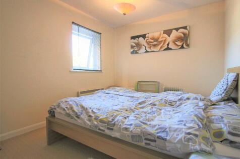 4 The Oaks Bedroom 1