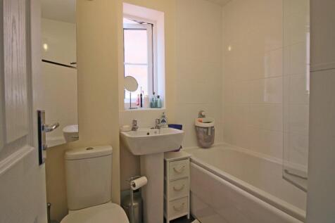 22 Bridle Close bath