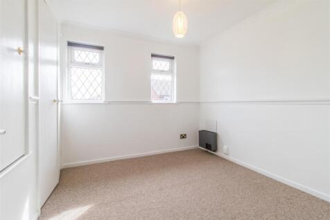 69 Swift Close-5.jpg