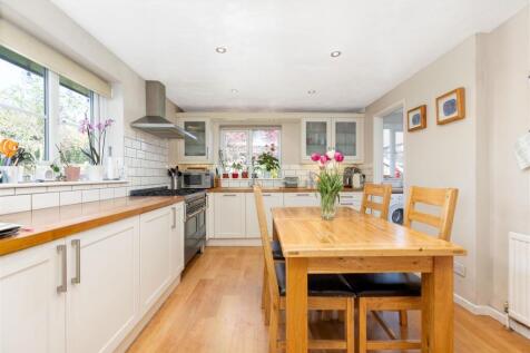 28 Parker Close-11.jpg