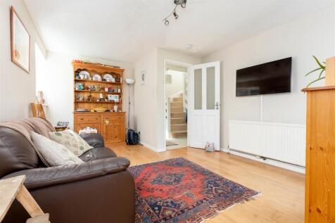 28 Parker Close-10.jpg