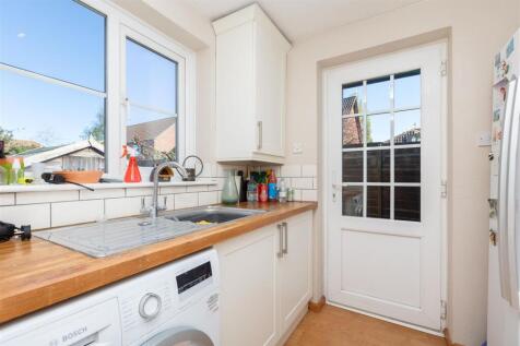 28 Parker Close-12.jpg