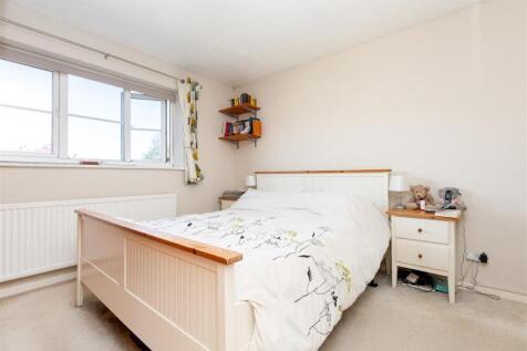 28 Parker Close-2.jpg