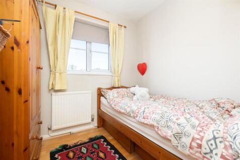 28 Parker Close-5.jpg