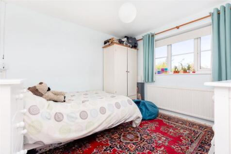 28 Parker Close-6.jpg