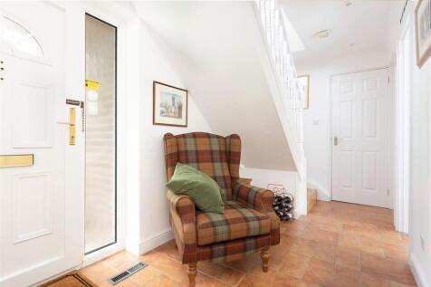 9 Milne Close-7.jpg
