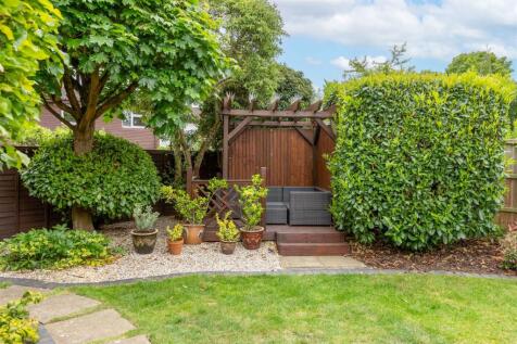 9 Milne Close-18.jpg