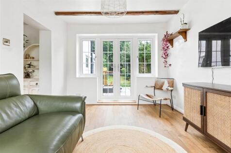 52 Shott Lane-16.jpg