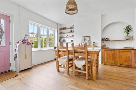 52 Shott Lane-13.jpg
