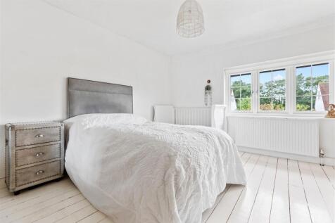 52 Shott Lane-3.jpg