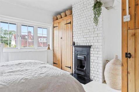 52 Shott Lane-4.jpg
